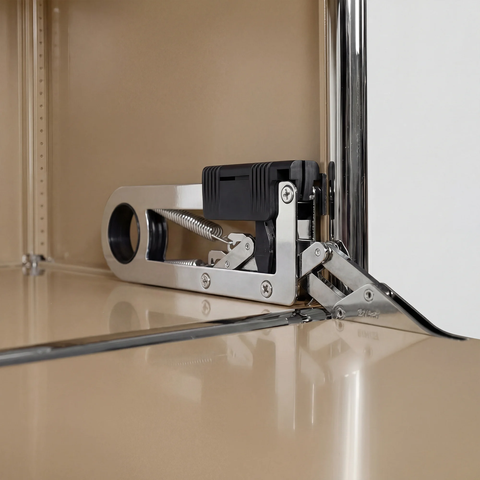 USM Haller shelving unit in Beige – detail view