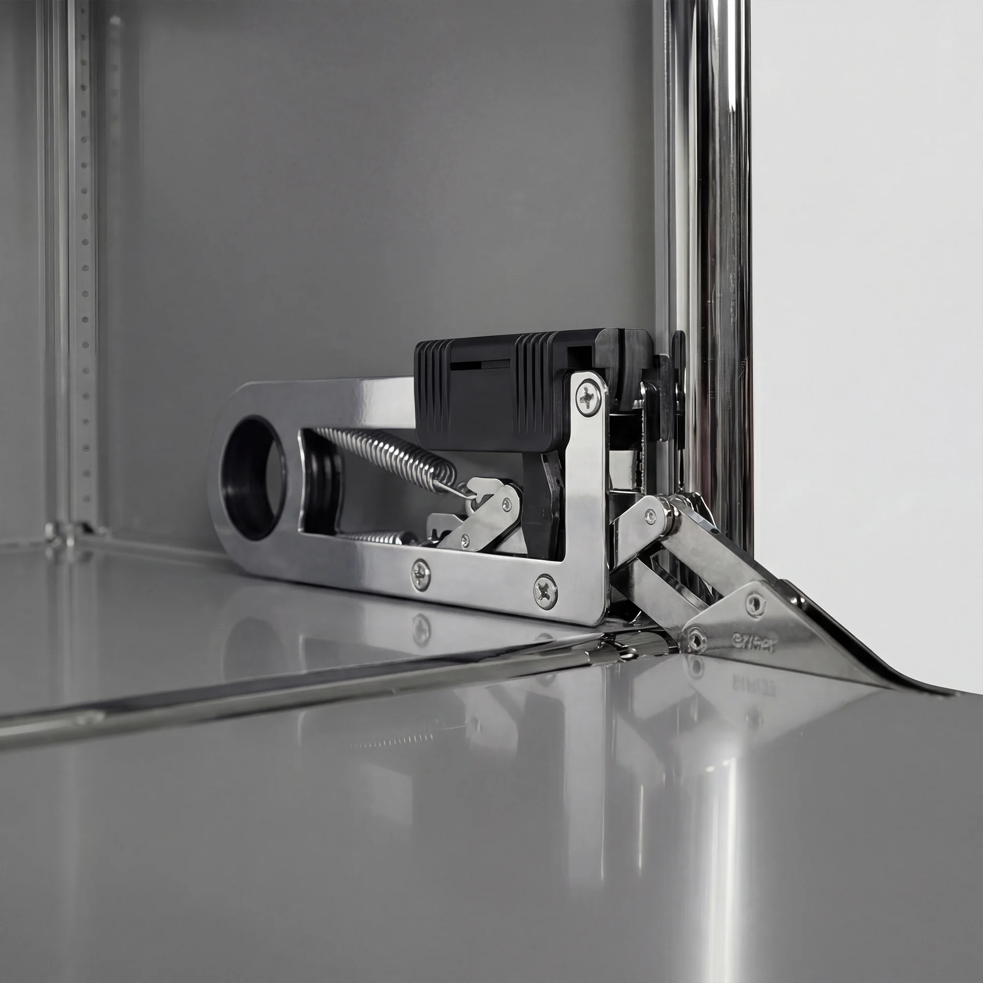 USM Haller shelving unit in Mid Gray – detail view