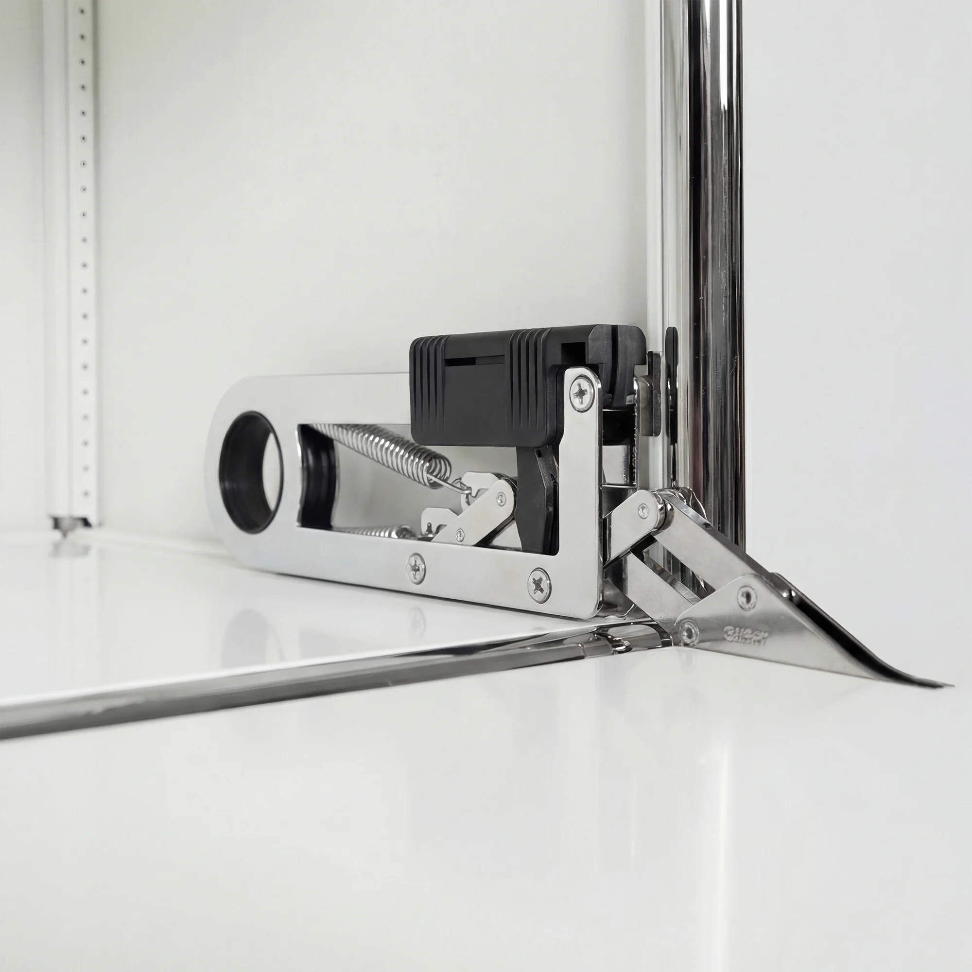 USM Haller shelving unit in White – detail view